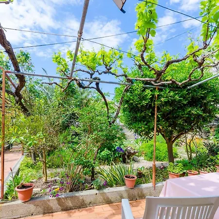 アパート Tugomila