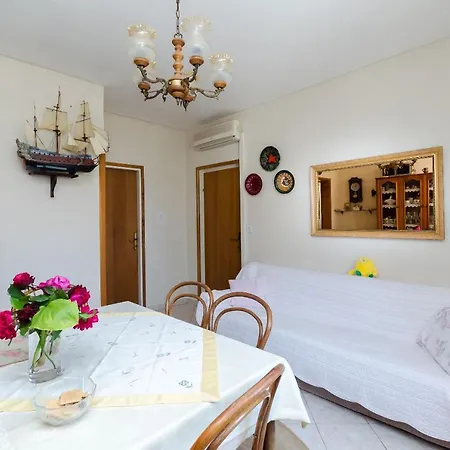 アパート Tugomila *